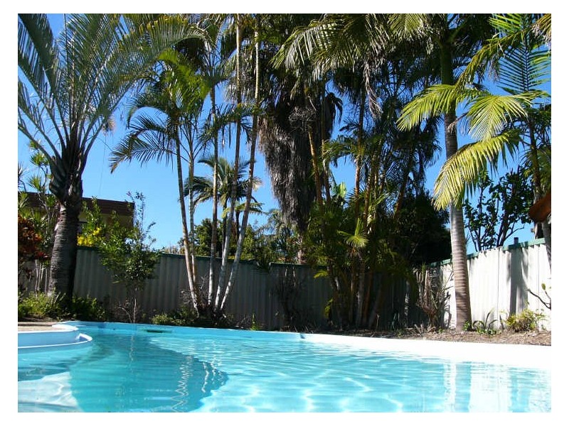 16 Howard Street, Runaway Bay QLD 4216