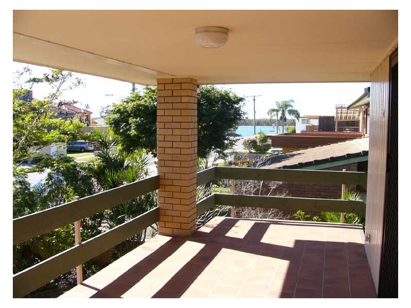 16 Howard Street, Runaway Bay QLD 4216