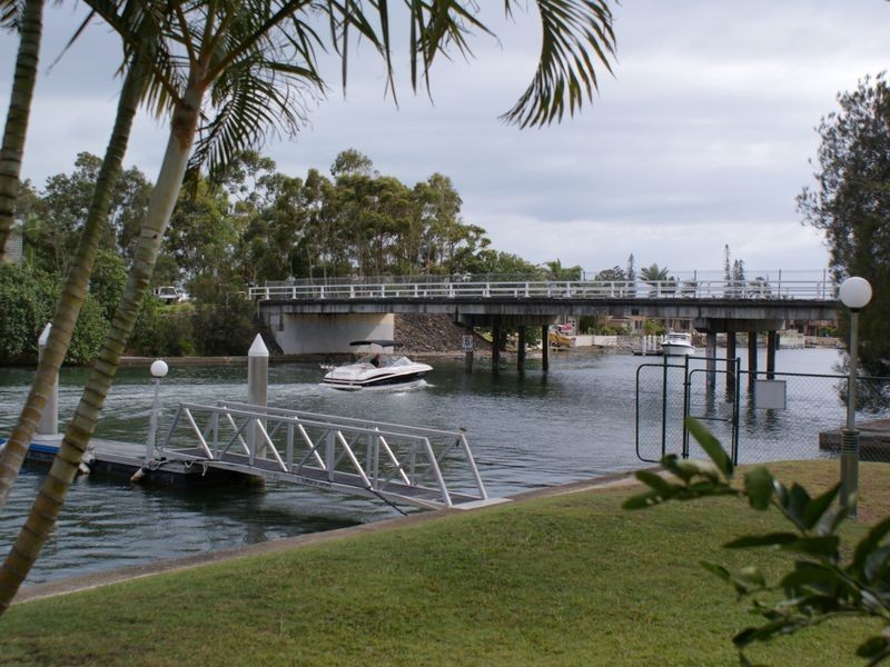 9/112 Bayview Street, Runaway Bay QLD 4216