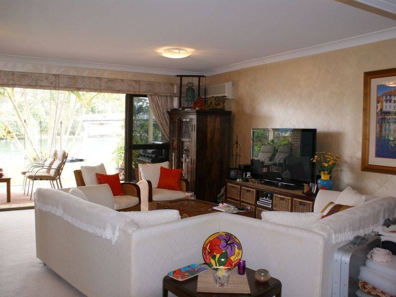 9/112 Bayview Street, Runaway Bay QLD 4216