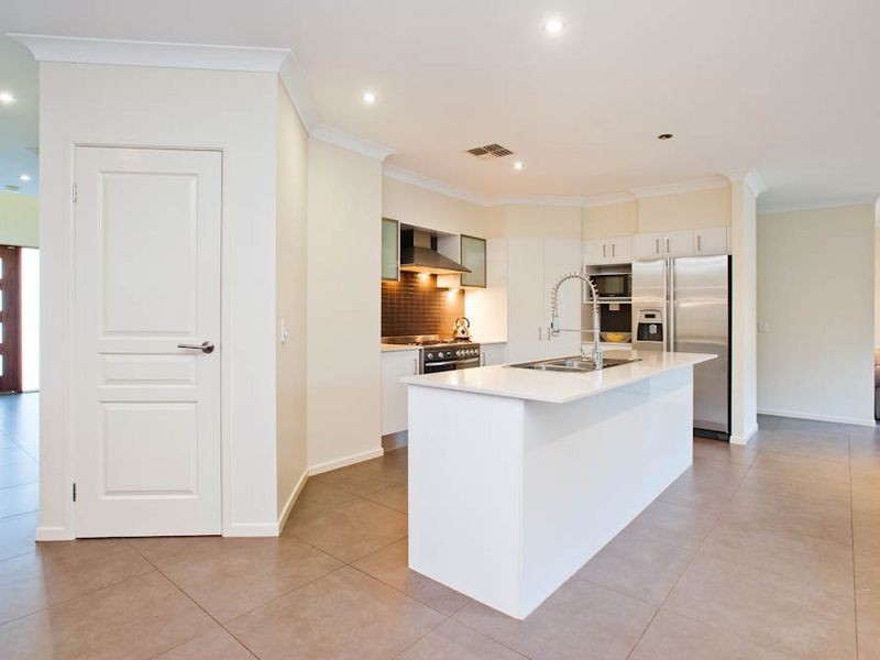 36 Rhodium Crescent, Hope Island QLD 4212