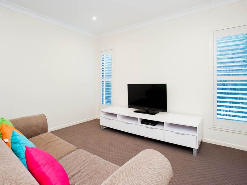 36 Rhodium Crescent, Hope Island QLD 4212