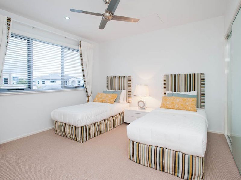 23 MIDDLE QUAY DRIVE, Biggera Waters QLD 4216