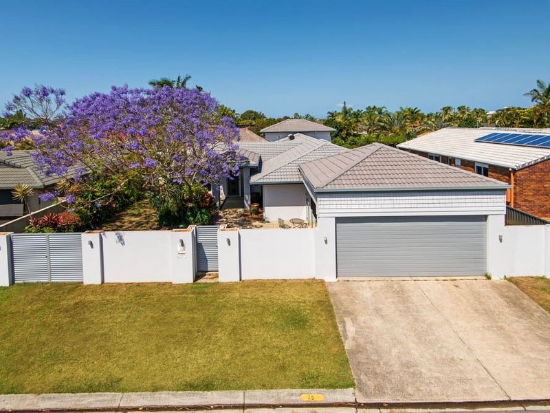 25 Karema Crescent, Runaway Bay QLD 4216