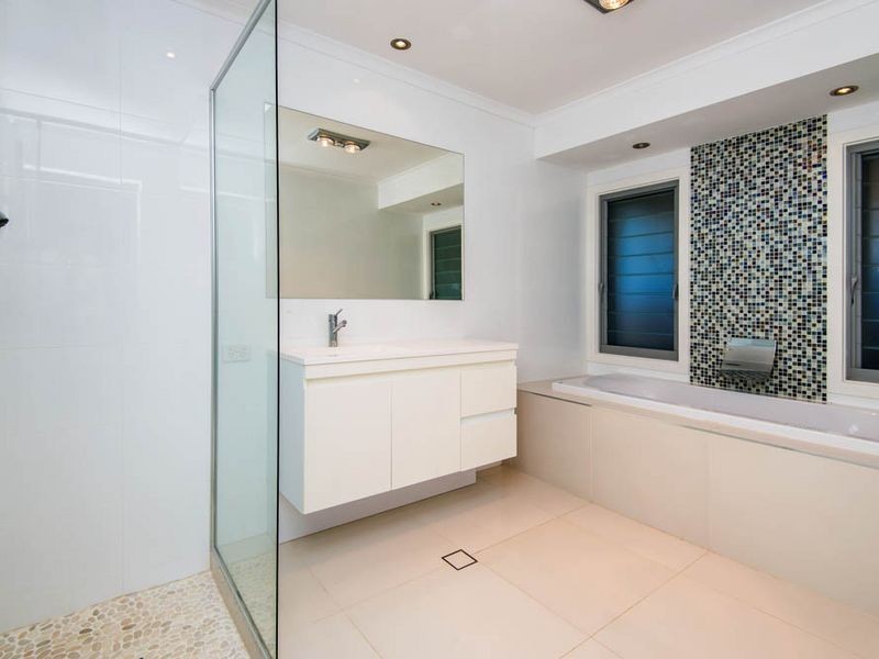 25 Karema Crescent, Runaway Bay QLD 4216