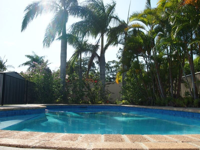 52 Allied Drive, Arundel QLD 4214