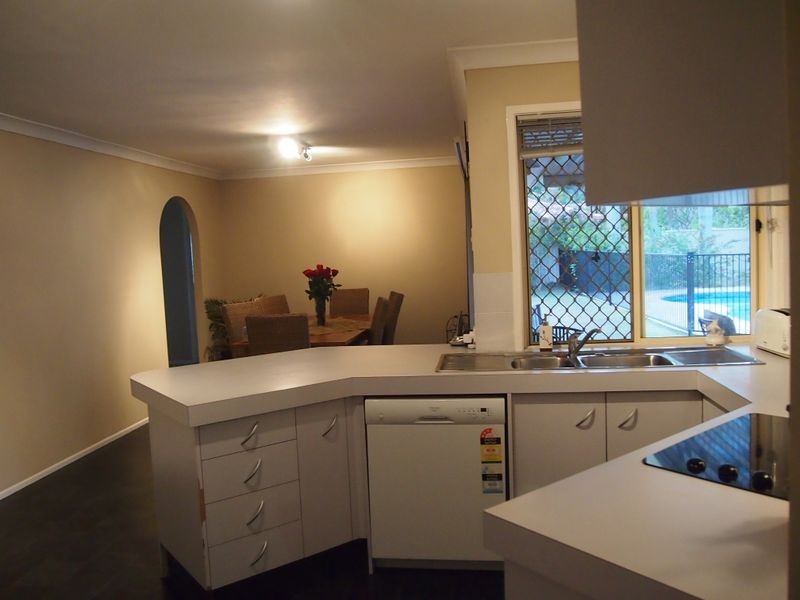 52 Allied Drive, Arundel QLD 4214
