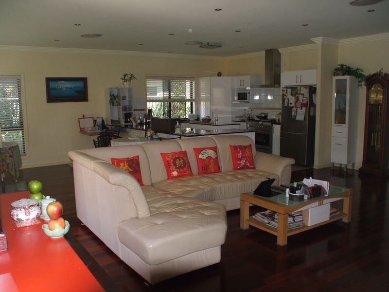 4 Lagos Court, Runaway Bay QLD 4216