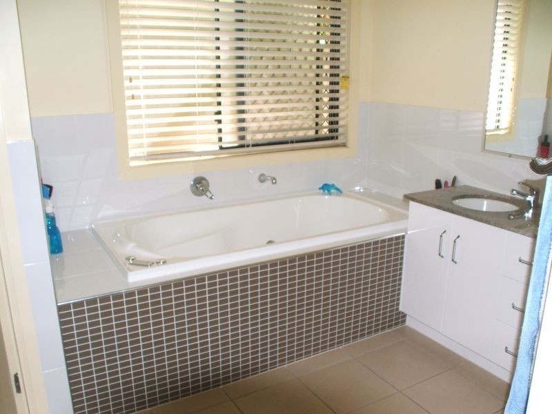 4 Lagos Court, Runaway Bay QLD 4216