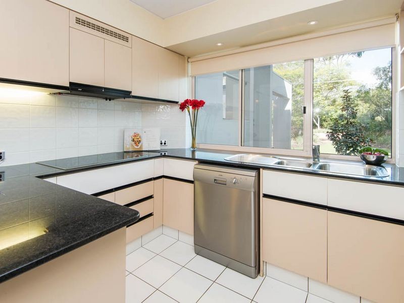 6/76 Chichester Drive, Arundel QLD 4214