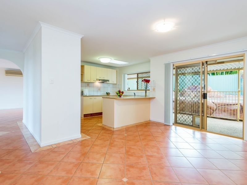 22 Footscray Court, Arundel QLD 4214