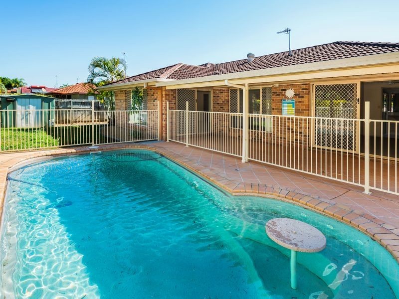 73 Cootharaba Drive, Helensvale QLD 4212