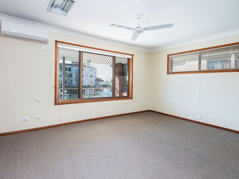 21 Madang Crescent, Runaway Bay QLD 4216