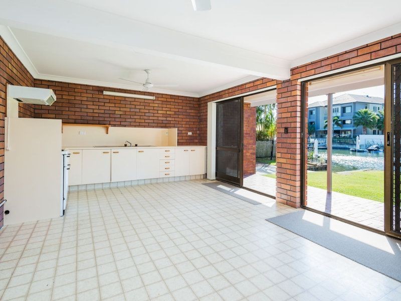21 Madang Crescent, Runaway Bay QLD 4216