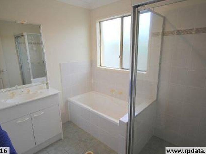 11 Madasin Close, Arundel QLD 4214