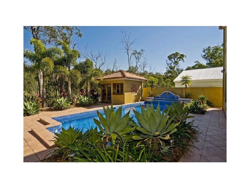 114 Arun Drive, Arundel QLD 4214