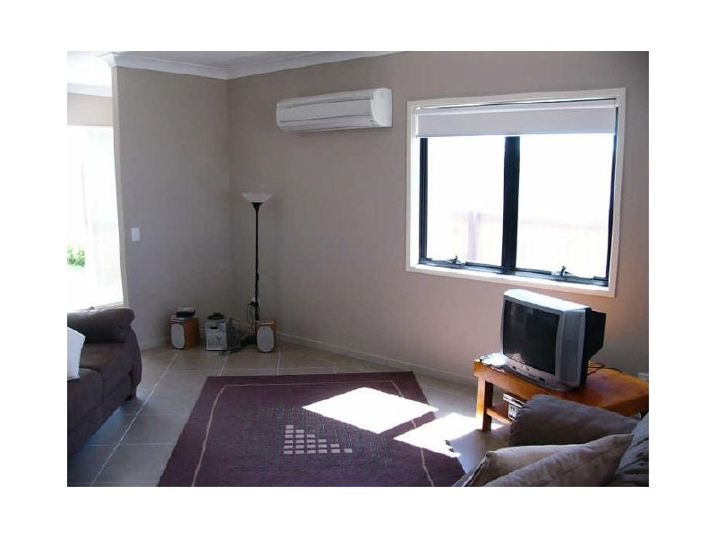 19 Zane Street, Molendinar QLD 4214