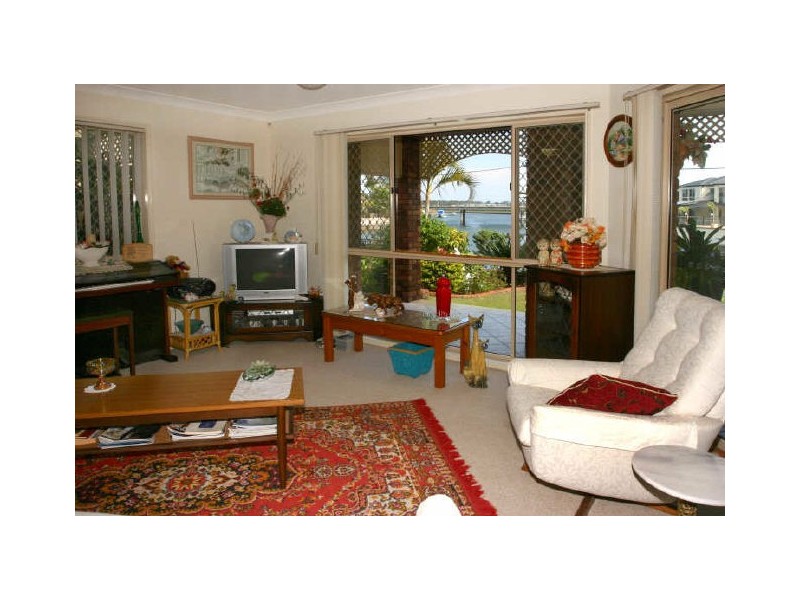 92 Sundance Way, Runaway Bay QLD 4216