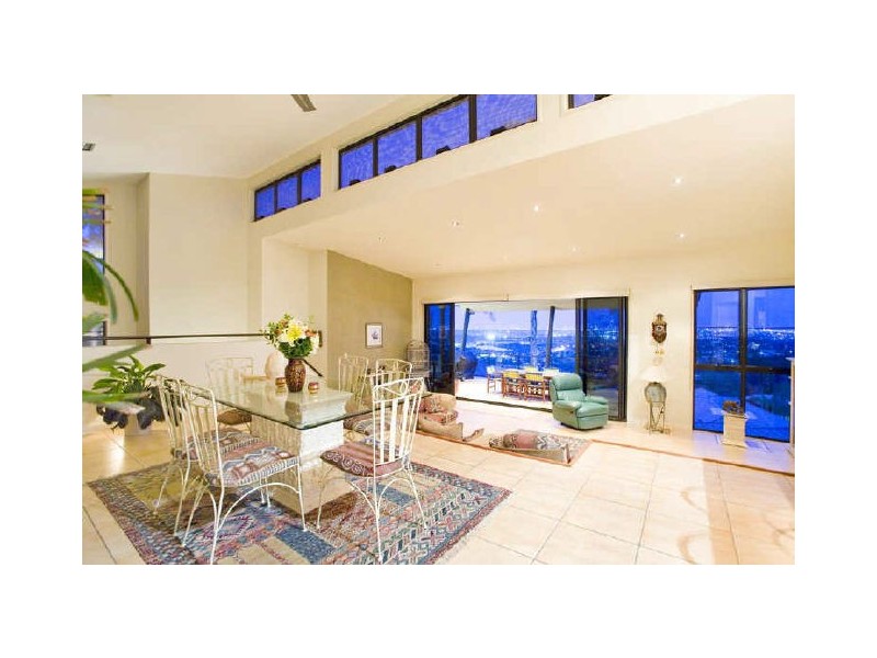 8 Galleria Court, Highland Park QLD 4211