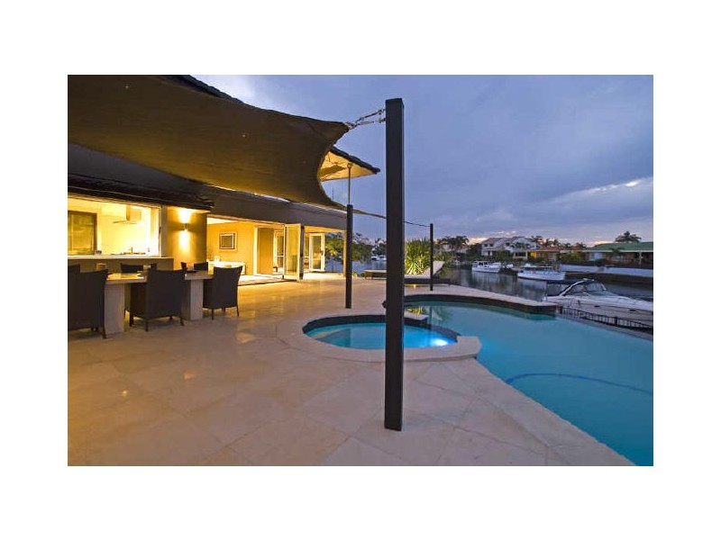 1 Sundance Way, Runaway Bay QLD 4216