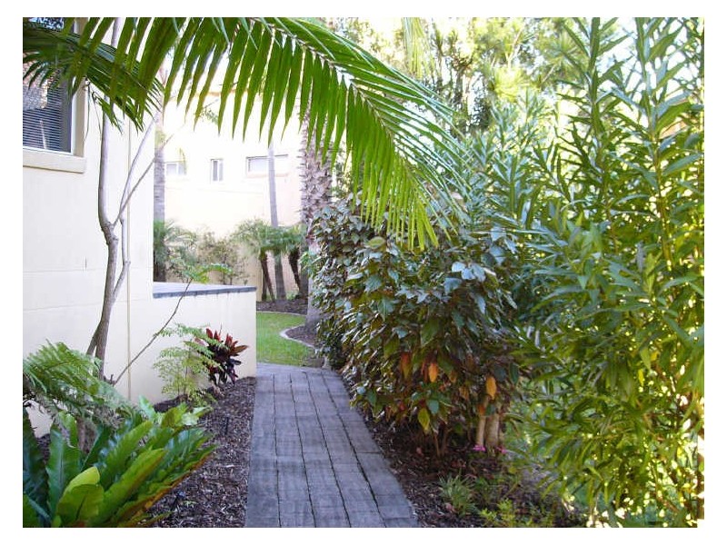 18/65 Bayview Street, Runaway Bay QLD 4216