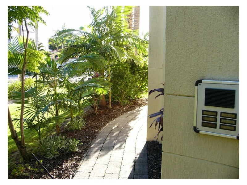 18/65 Bayview Street, Runaway Bay QLD 4216