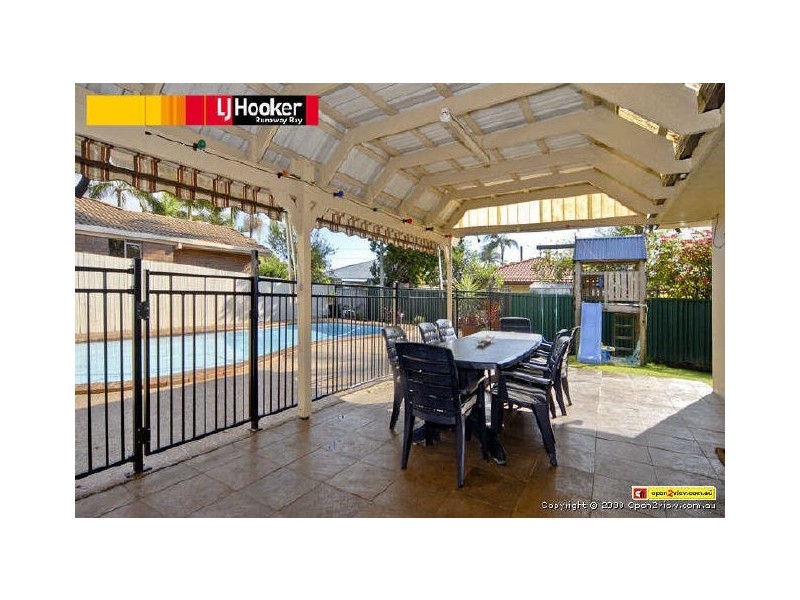 5 Koitaki Court, Runaway Bay QLD 4216