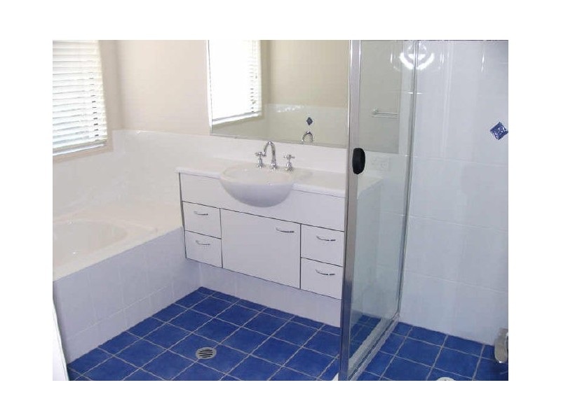 27 Ocean Street, Runaway Bay QLD 4216
