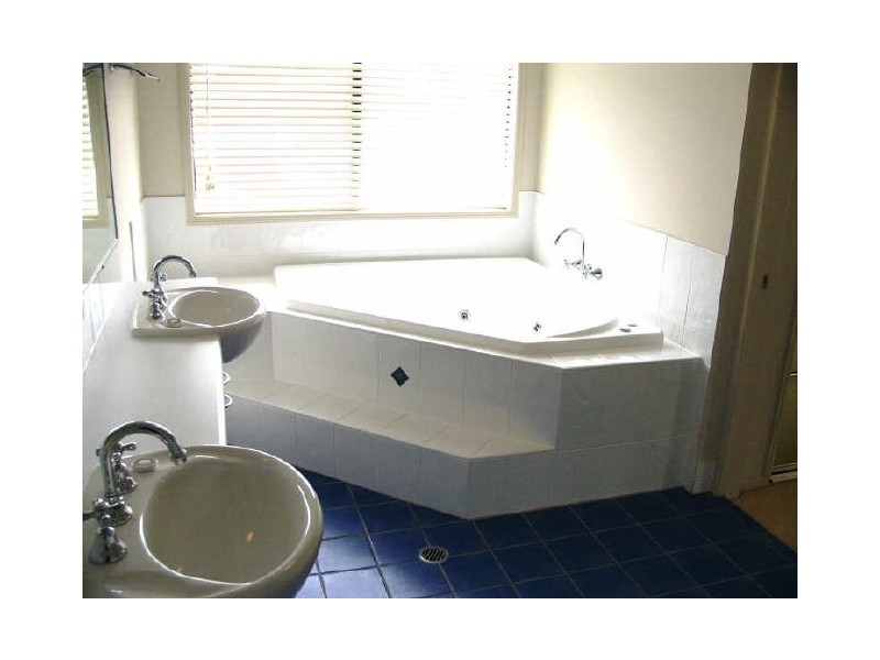 27 Ocean Street, Runaway Bay QLD 4216