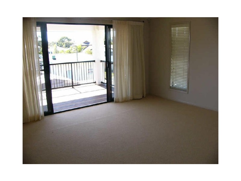 27 Ocean Street, Runaway Bay QLD 4216