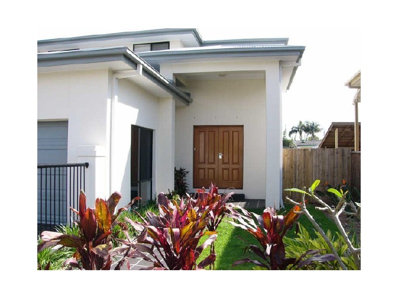 27 Ocean Street, Runaway Bay QLD 4216