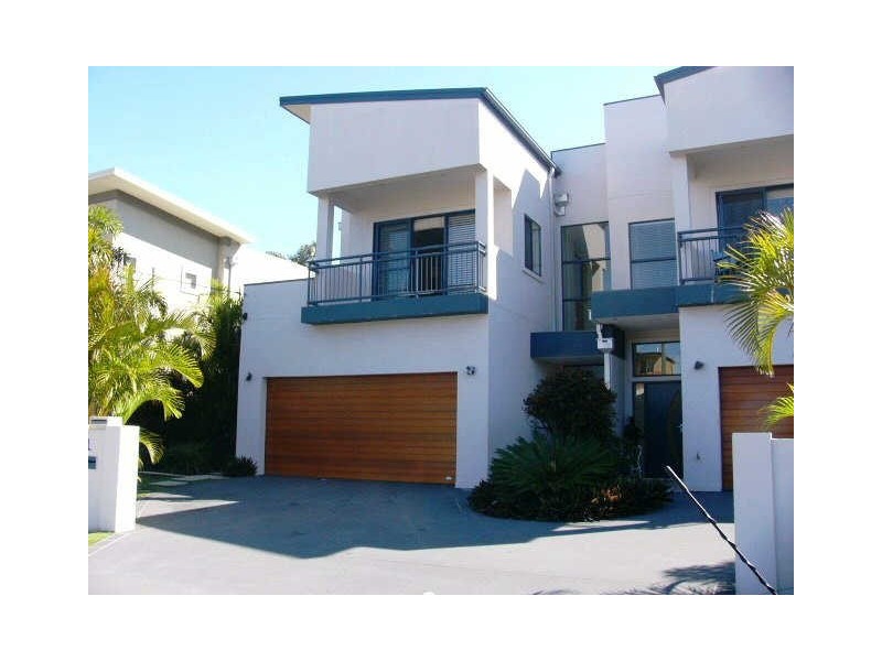 1/60 Bayview Street, Runaway Bay QLD 4216