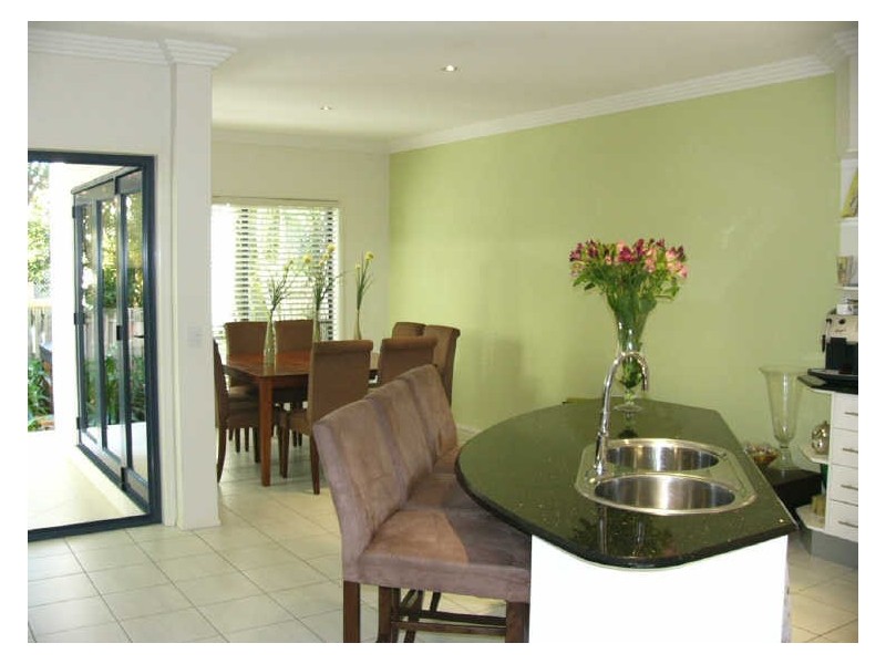 1/60 Bayview Street, Runaway Bay QLD 4216