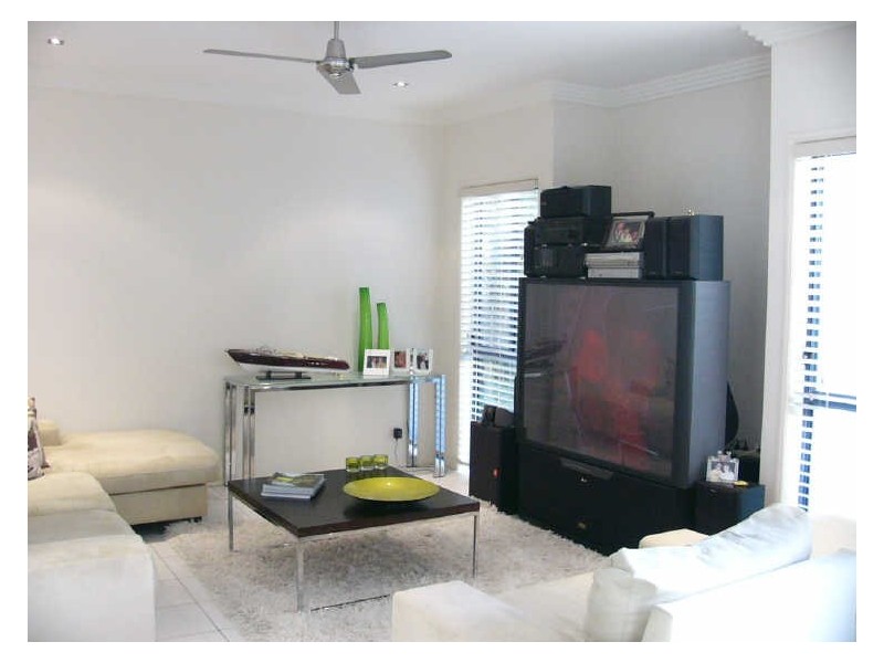 1/60 Bayview Street, Runaway Bay QLD 4216