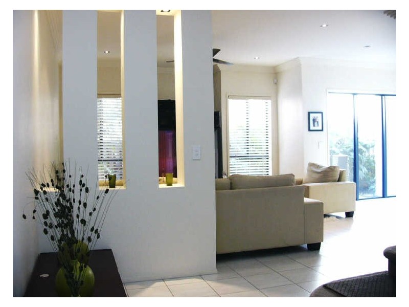 1/60 Bayview Street, Runaway Bay QLD 4216