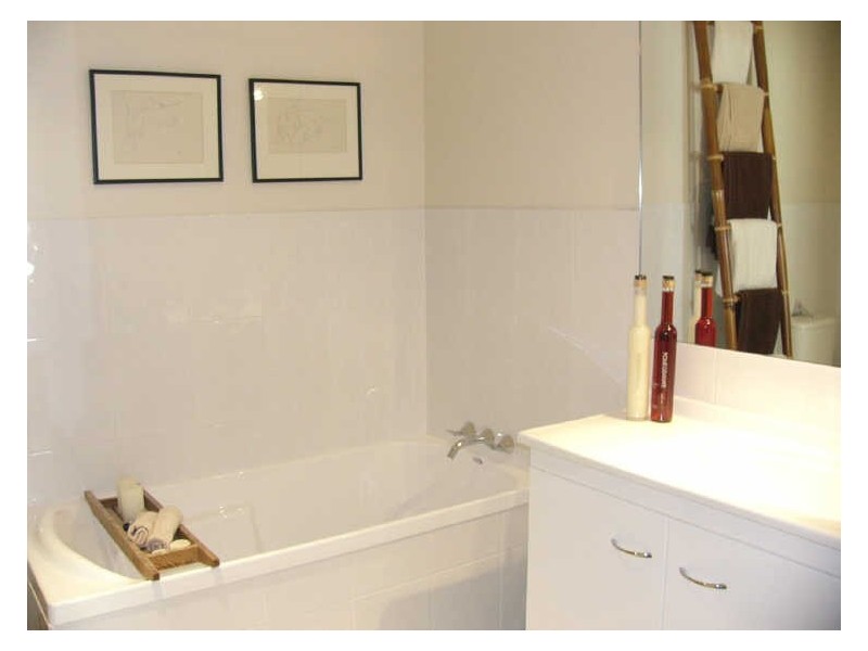 1/60 Bayview Street, Runaway Bay QLD 4216