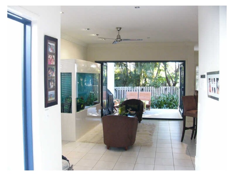 1/60 Bayview Street, Runaway Bay QLD 4216