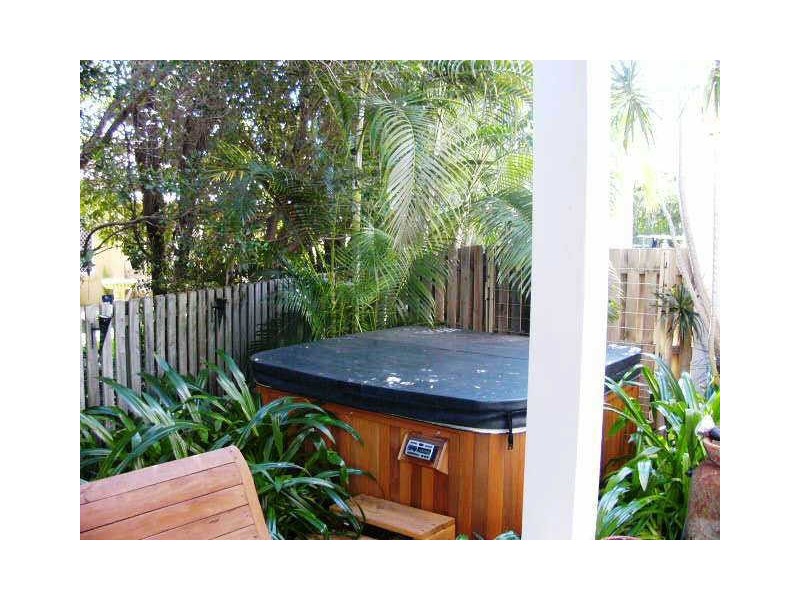 1/60 Bayview Street, Runaway Bay QLD 4216