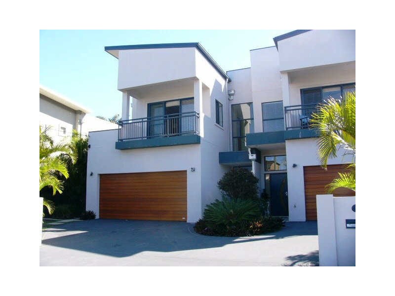 1/60 Bayview Street, Runaway Bay QLD 4216