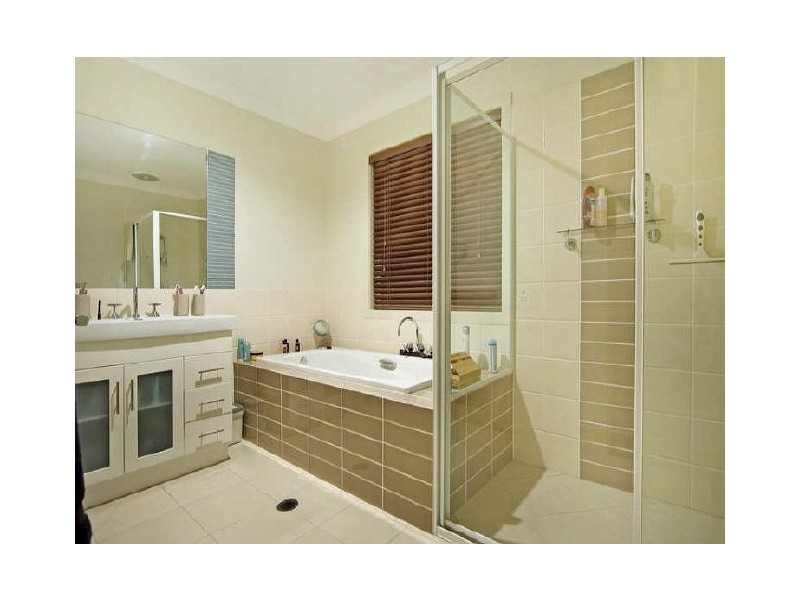 42 Angourie Crescent, Pacific Pines QLD 4211