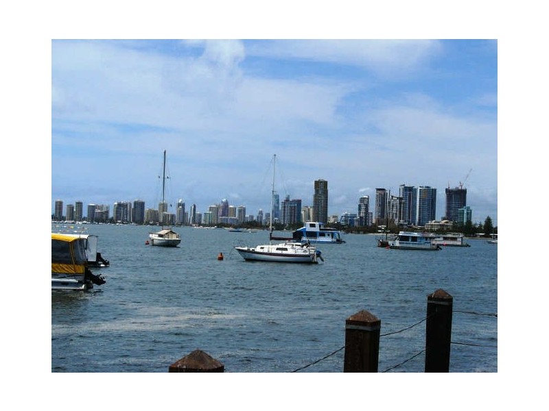 4/156 Frank Street, Labrador QLD 4215