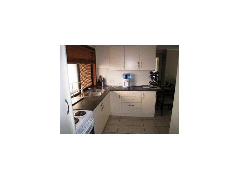 2/303 Government Road, Labrador QLD 4215