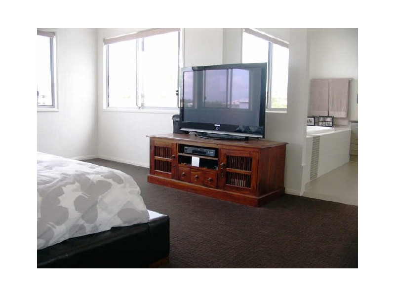 21 North Quay Drive, Biggera Waters QLD 4216