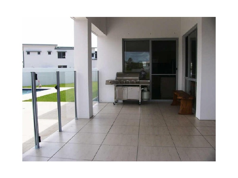 21 North Quay Drive, Biggera Waters QLD 4216