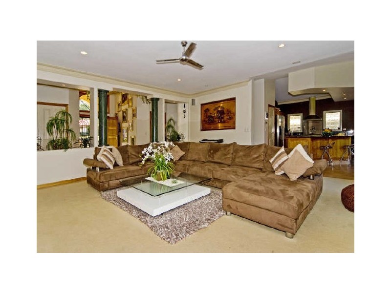 114 Arun Drive, Arundel QLD 4214