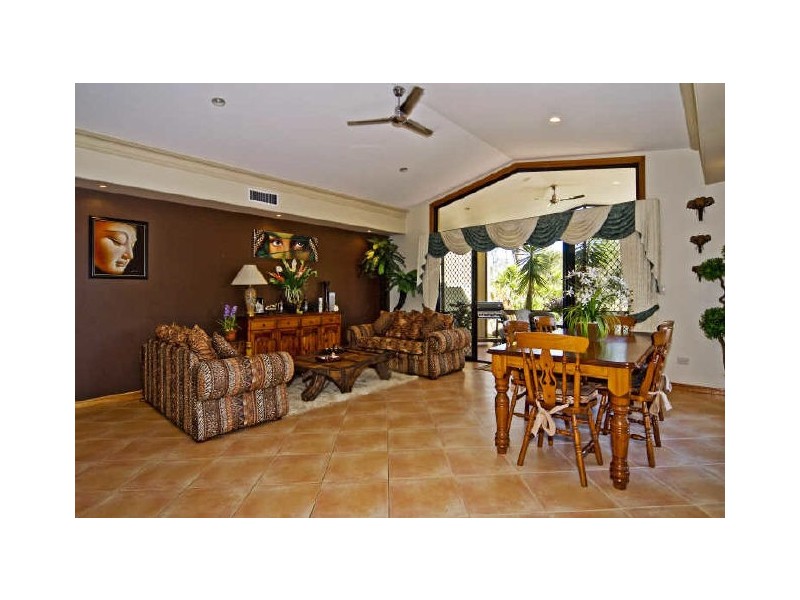 114 Arun Drive, Arundel QLD 4214