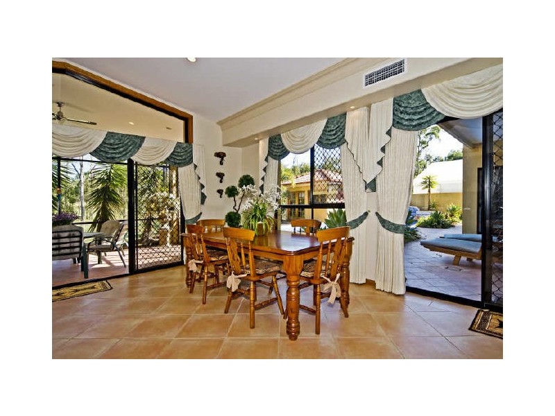 114 Arun Drive, Arundel QLD 4214