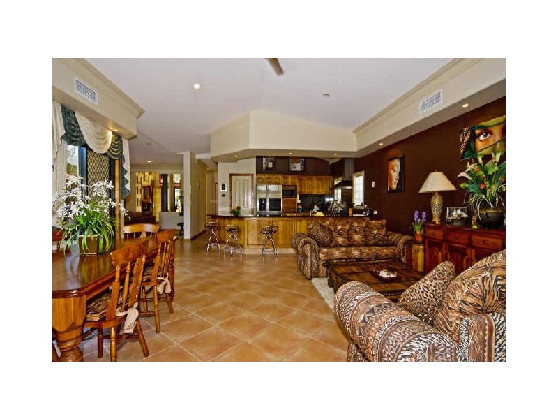 114 Arun Drive, Arundel QLD 4214