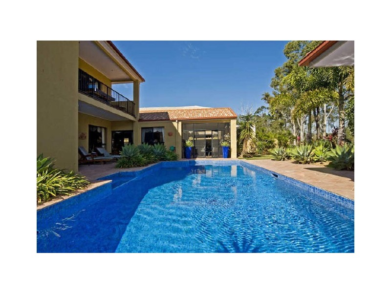 114 Arun Drive, Arundel QLD 4214