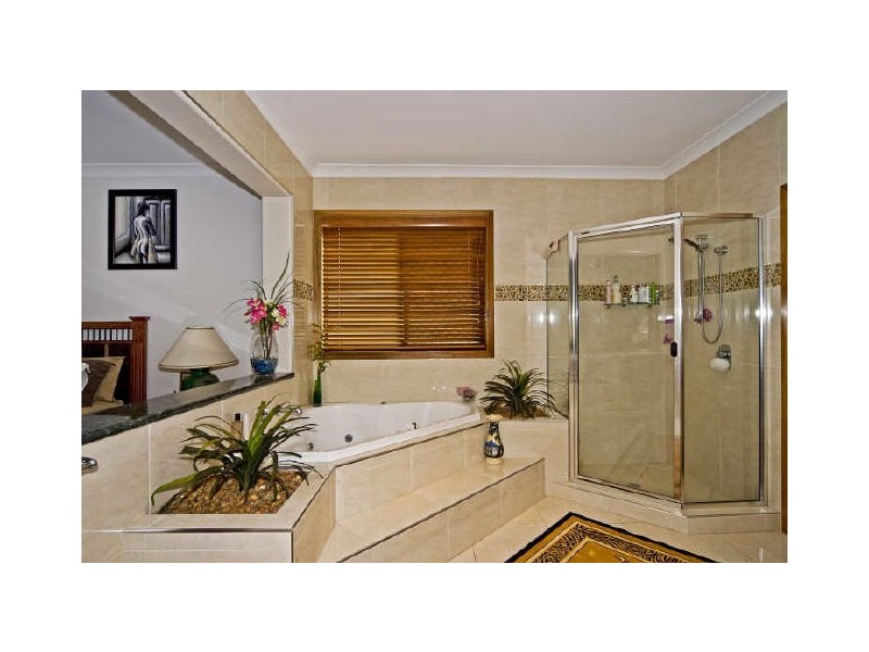 114 Arun Drive, Arundel QLD 4214